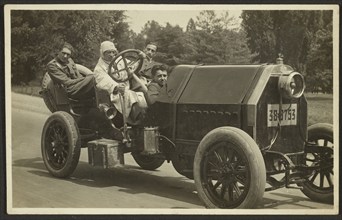 Group portrait in car, 1915-1925. Creator: Fédèle Azari.