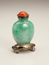 Snuff bottle with lid, date unknown. Creator: Unknown.