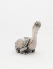 Snuff bottle in shape of tortoise, 18th century. Creator: Unknown.