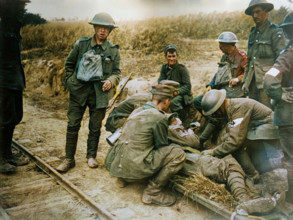 Dressing wounds of British, 18 Aug 1918. Creator: Bain News Service.