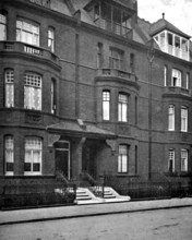 16, Tite Street, Chelsea, London, 1906. Home of Irish playwright and author Oscar Wilde (1854-1900)