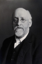 Sir William Maddock Bayliss. Creator: Maull & Fox.