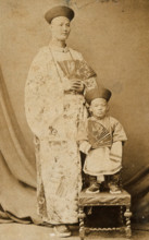 Chang Yu-sing the Chinese giant, and Chung Mow, a dwarf. Creator: Unknown.