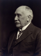 Edgar March Crookshank. Creator: Elliott & Fry.
