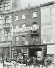 122 Holborn Black Bull Hotel, London, 1904. Creator: Unknown.