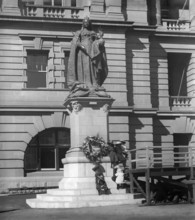Queen Victoria Statue opening, Brisbane, 1906. Creator: Robert Augustus Henry L'Estrange.