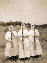 Ethel Newland and fellow nurses, c1918. Creator: Unknown.