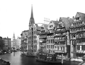 Hamburg. Fleet, Deichstrasse zwischen Cremon a. Kajen 1904. Creator: Unknown.