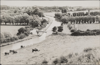 View from the west looking down towards the Globe Lane bridge, Leighton Buzzard, Beds,  1910-1960.  Creator: George R Long.