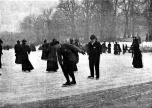 Skating in London: The Serpentine, 1895.  Creator: Russell & Sons.