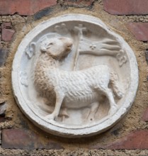 Roundel with Agnus Dei, 14th century. Creator: Unknown.
