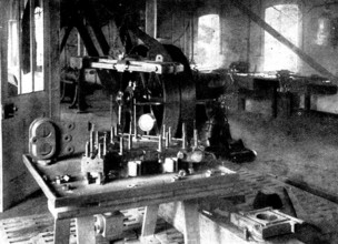 Mr. Crowden's original experimental apparatus, showing jig arranged for bolting, 1898. Creator: Unknown.