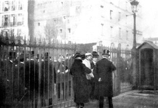 Trial of M. Zola in Paris: scenes at the Assize Court - arrival of Lieutenant-Colonel Picquart, 1898 Creator: Gribayedoff.