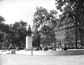 Franklin D. Roosevelt Memorial, Grosvenor Square, London, c1955.  Creator: Arthur Charles Kirby Ware.