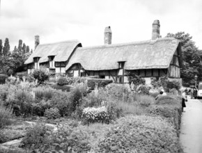 Anne Hathaway's Cottage, Shottery, Stratford-upon-Avon, Warwickshire, c1955. Creator: Arthur Charles Kirby Ware.