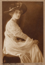 Portrait of the painter Hertha Clotilde Sofie von Doblhoff, née Schrack (1886-1961), c1910. Creator: Kruger-Hamilton, Pauline (1870-1918).