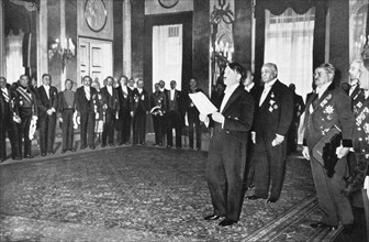 Hitler prononce un discours d'accueil devant le corps diplomatique (1934)