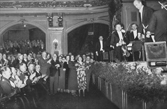Hitler lors d'un concert à la Philharmonie de Berlin