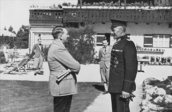 Hitler reçoit la visite d'un camarade à Obersalzberg en Bavière, 1936