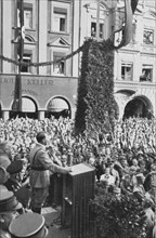 Hitler lors du 15e anniversaire de la fondation du NSDAP en 1935