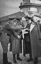 Première visite d'Hitler à l'escadrille Richthofen, 1934