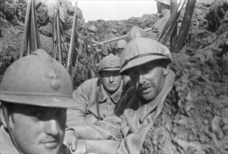 Soldat français dans une tranchée, 1916