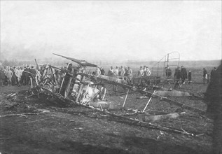 Un des 4 avions allemands abattus après le bombardement de Paris dans la soirée du 11 mars 1918.