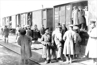 Officiers allemands prisonniers quittant le camp de Khabarovska , au nord de Vladivostok en Avril