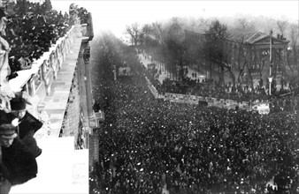 - Le retour de l'Alsace et de la Lorraine à la France célébré à Paris en Novembre 1918 - La foule ,