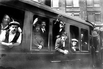 Première guerre mondiale - Scène de liesse à Paris le deuxième jour de mobilisation, 3 août 1914.