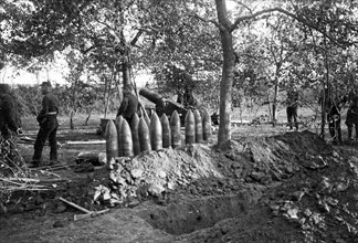 Mortier et obus de 220 - Première guerre mondiale. L'artillerie de l'armée française en novembre