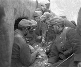 1914. Partie de carte dans les tranchées

Premiere Guerre Mondiale - Nous contacter pour la