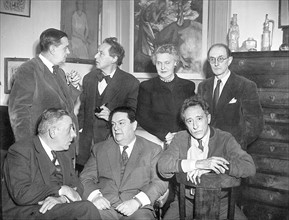 De gauche à droite, debout : Georges Auric, Arthur Honneger, Germaine Tailleferre, Raoul Durey.