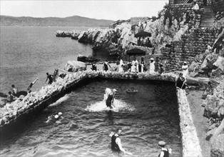 La piscine et les bains d'Eden Roc au Cap d'Antibes en 1928.