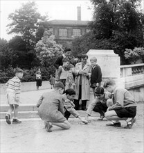 Jeux d'enfants en 1950