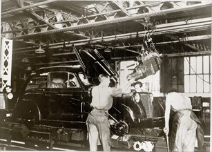 Ouvriers de l'Usine Renault de Billancourt dans les années 50.