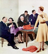 Christian Dior dans ses ateliers en 1950
