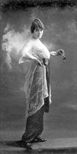 Photographie de mode du début du 20e siècle (1900-1914).  Collection Talbot. MODE