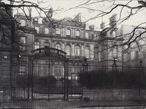 Vue en 1910 à Paris, de l'hôtel du marquis de Lillers, situé avenue Montaigne, sur l'emplacement du