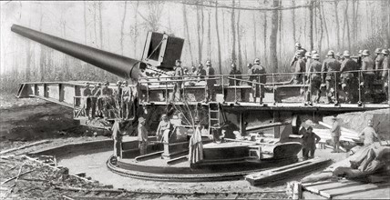 Première guerre mondiale. Les Berthas en 1908,  Canons géants allemands fabriqués par les usines