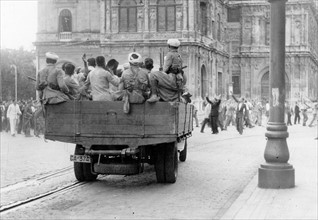Les troupes nationalistes dans Séville, en juillet 1936