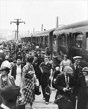 Arrivée d'un train de vacanciers en Normandie, juillet 1938