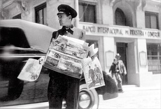 Vendeur de journaux le 8 mai 1945 à Madrid