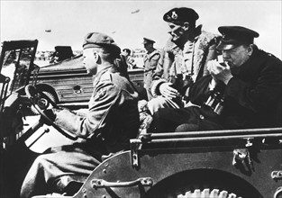 Winston Churchill et le général Montgomery en juin 1944
