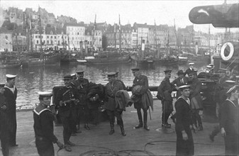 L'arrivée en France et la visite Ã  Paris du général French.  A Boulogne-sur-Mer. Le général French