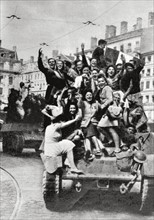 Scène de liesse à la Libération de Lyon en septembre 1944