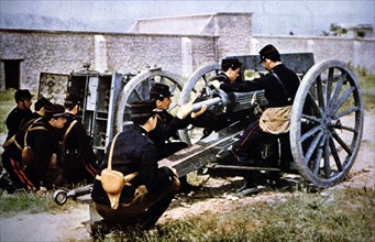 Un canon de 75 et son caisson - Tenue de la bataille de la Marne