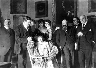 "Une fête de famille dans le monde des théâtres".  Le 11 avril 1919, après le mariage de Sacha