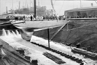 América's Cup, août 1903.  Le Defender de la course, le yacht américain "Reliance" en cale sèche à