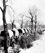 Le transport des troupes en camion par la Voie Sacrée 1916.